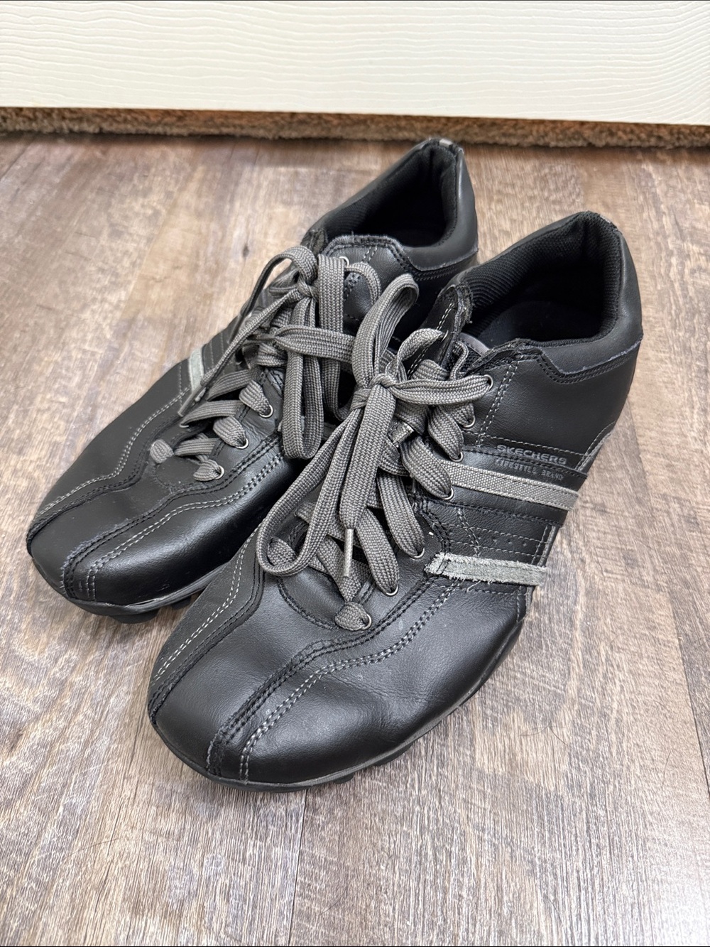 Skechers Men's Black Urban Thread Refresh with Gray Accents
